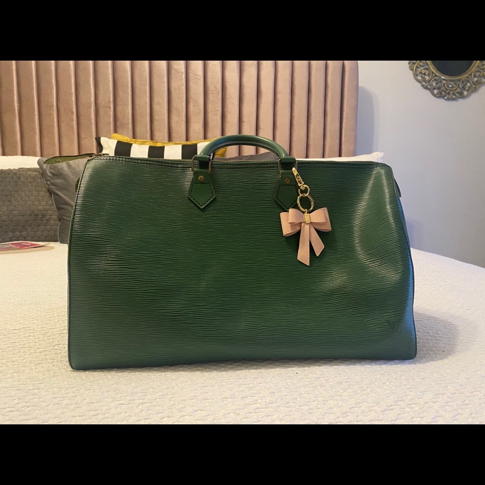 Authentic LOUIS VUITTON SPEEDY 40 EPI LEATHER